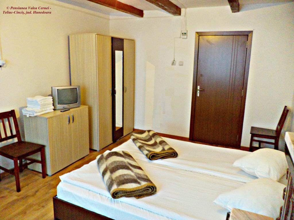 Pensiunea Valea Cernei Teliucu Inferior Quarto foto